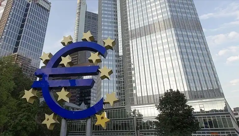 Euro Bölgesi Ekonomisi Kasım'da Daraldı